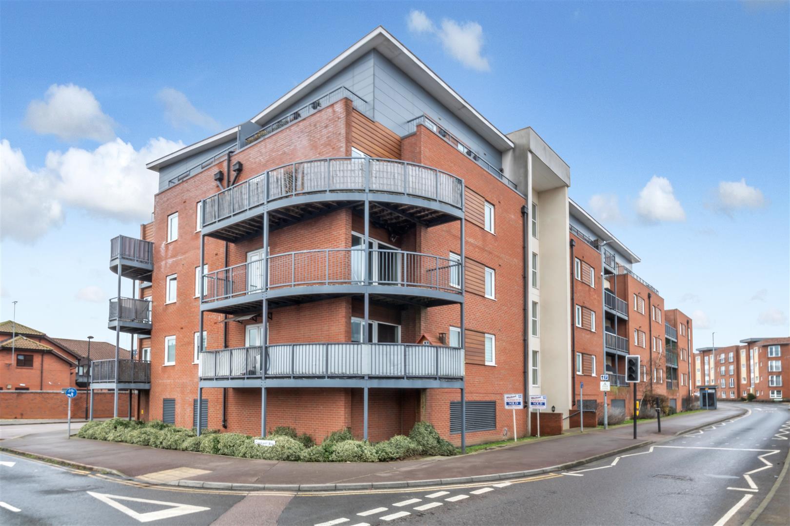 2 bed property in Princes Way, Milton Keynes